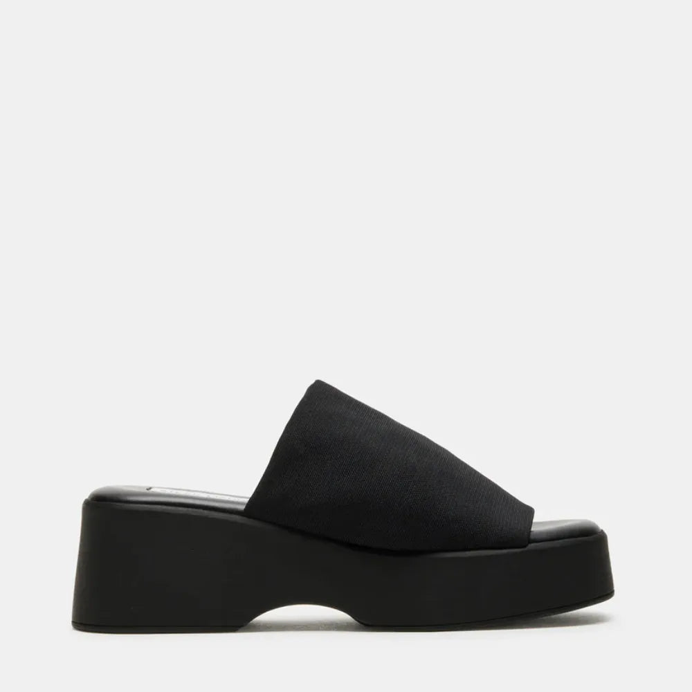 Sandalia con plataforma Arwinn en negro sintetico